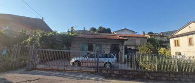 CASA INDIPENDENTE CON DEPENDANCE E GIARDINO