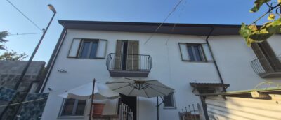 CASA INDIPENDENTE CON DEPENDANCE E GIARDINO