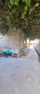 CASA INDIPENDENTE CON DEPENDANCE E GIARDINO