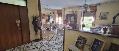 NUOVO INCARICO IN ESCLUSIVA! 🏢 BELLIZZI CENTRO &ndash; OCCASIONE UNICA D'INVESTIMENTO INTERO STABILE INDIPENDENTE SUI 4 LATI CON GIARDINO EDIFICABILE