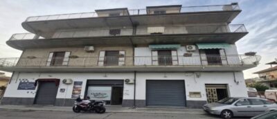 NUOVO INCARICO IN ESCLUSIVA! 🏢 BELLIZZI CENTRO &ndash; OCCASIONE UNICA D'INVESTIMENTO INTERO STABILE INDIPENDENTE SUI 4 LATI CON GIARDINO EDIFICABILE